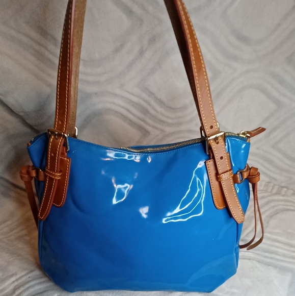 Dooney & Bourke Patent Leather Shoulder Bag EUC 14x11x6 Retail $329 - Picture 4 of 9
